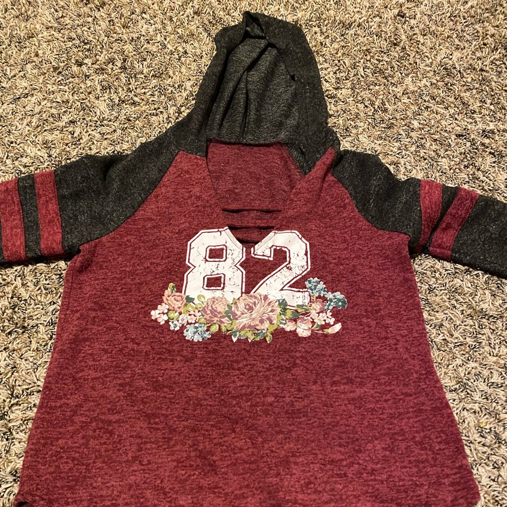 Long sleeve hooded shirt super cute and comfy